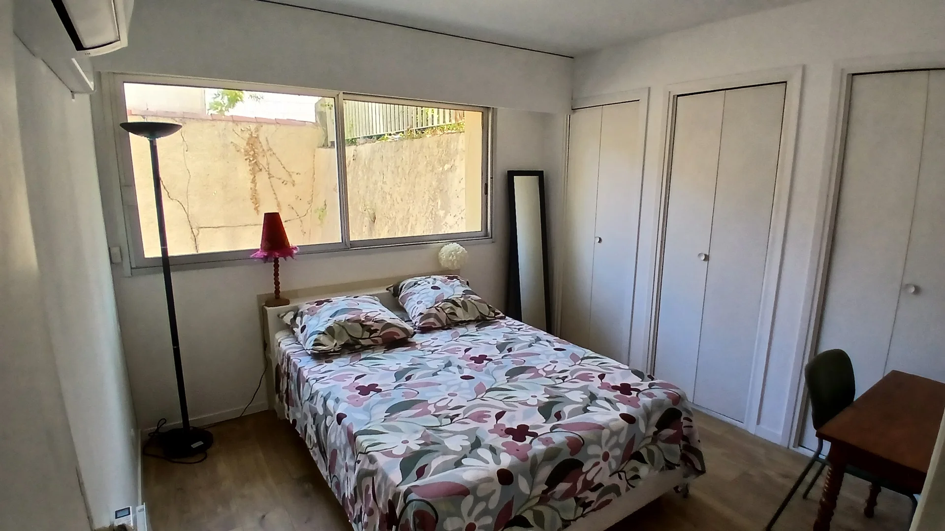 bölgesinde tam olanaklara sahip modern öğrenci stüdyosu