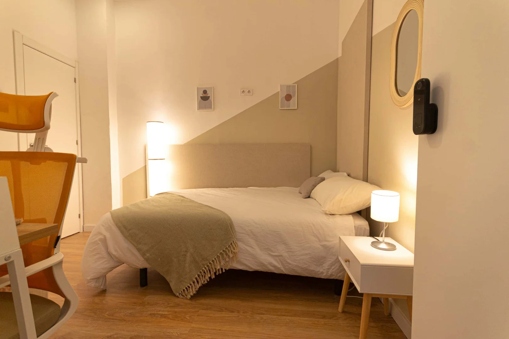 Chambre abordable pour les étudiants avec un bon éclairage dans 
