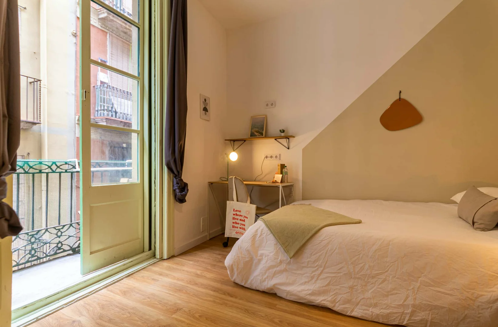 Affordable room for students with ample lighting in 