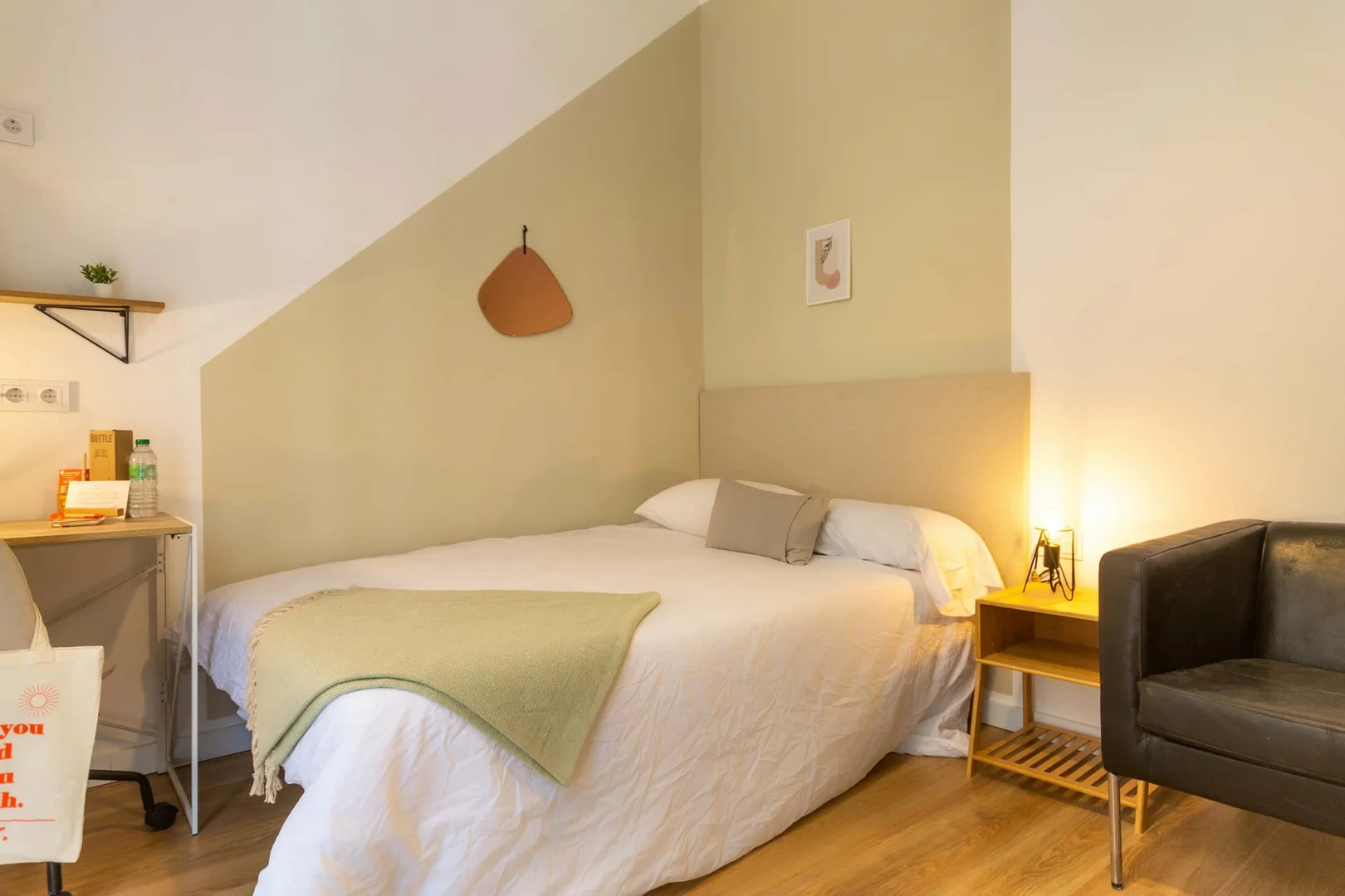 Economical student room with convenient location in 