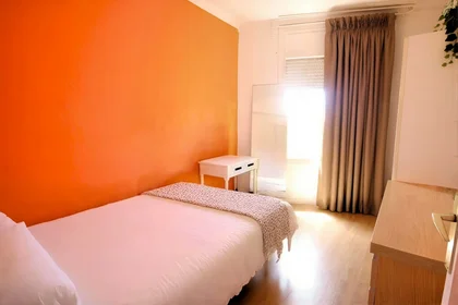Habitación privada en Carrer del Cinca, 08030 Barcelona, Spain, imagen 2 de 9