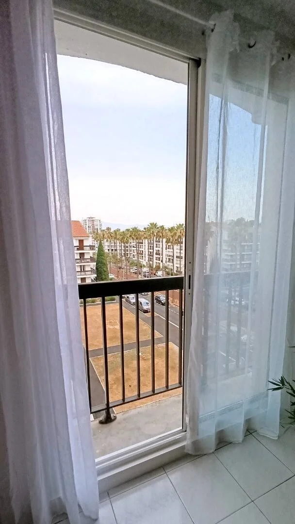 Quarto de estudante confortável e espaçoso em 