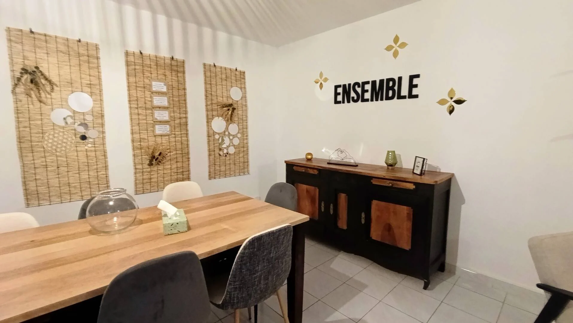 Quarto de estudante económico com localização conveniente em 