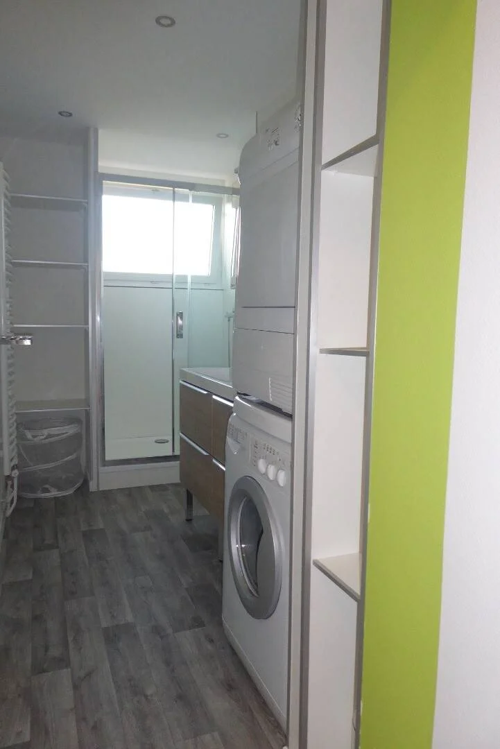 Quarto de estudante confortável e espaçoso em 
