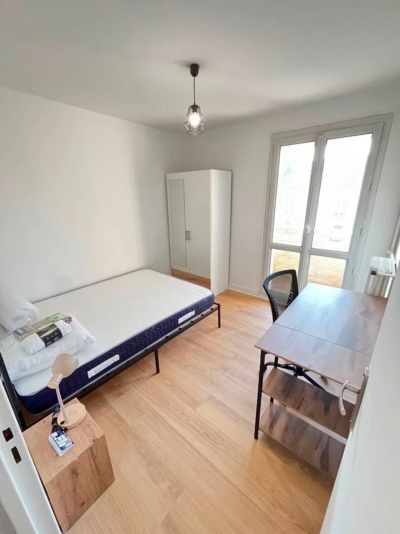 Chambre d'étudiant confortable et spacieuse dans 