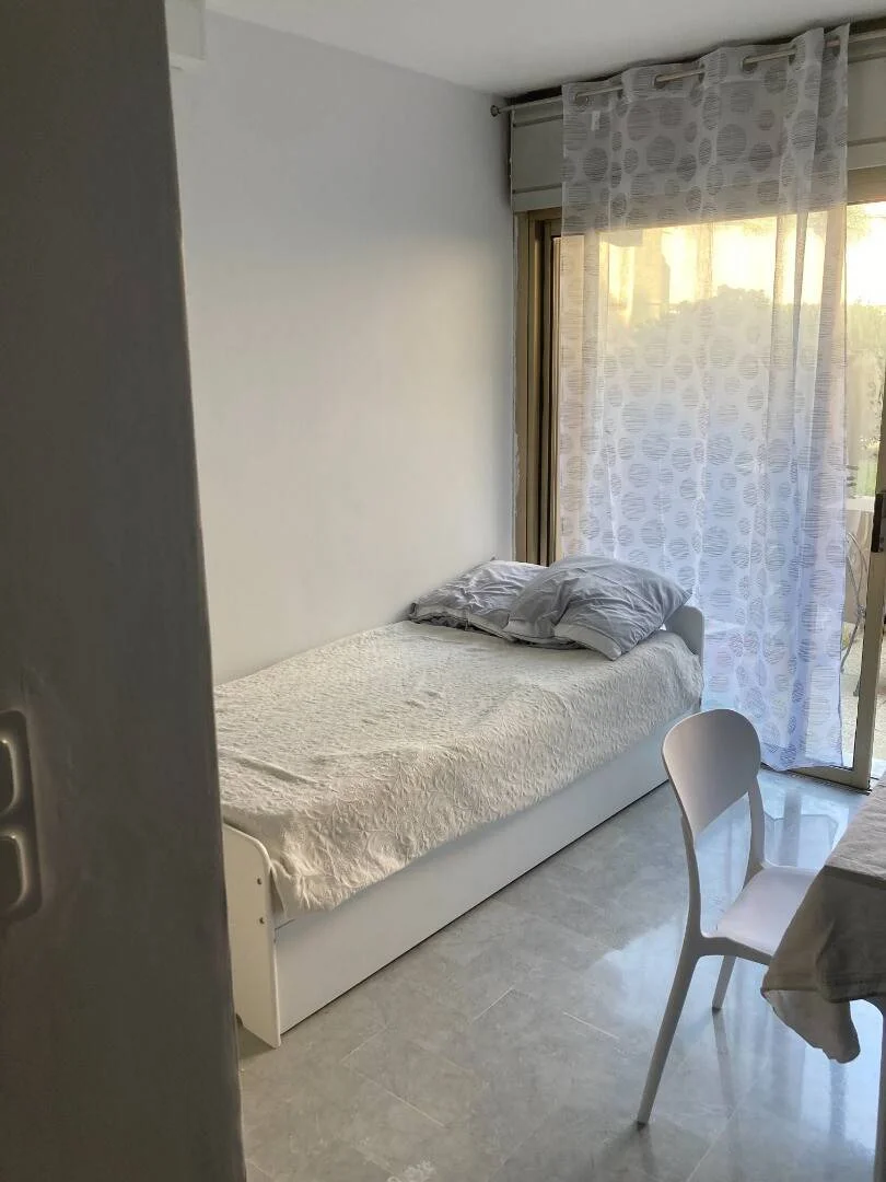 Economical student room with convenient location in 