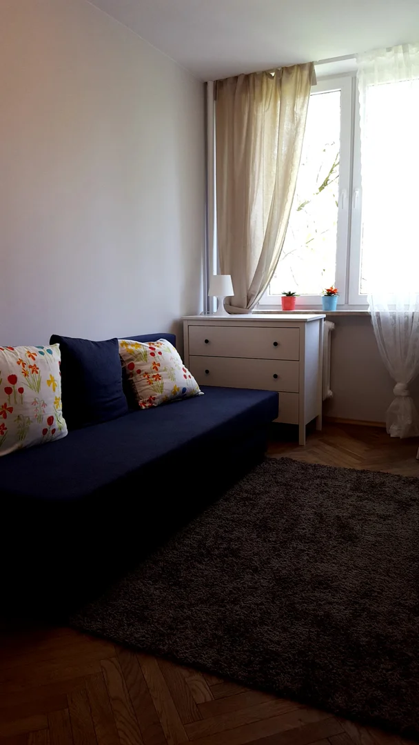 Economical student room with convenient location in