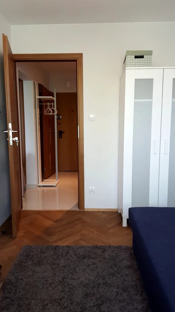 Economical student room with convenient location in