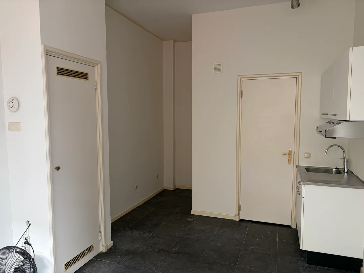 Compact studio apartment ideal for students in 