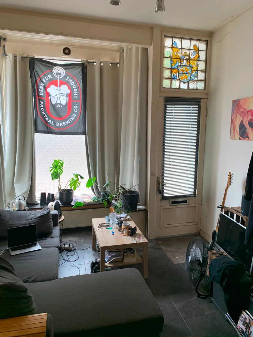 Minimalist student studio in  with efficient layout