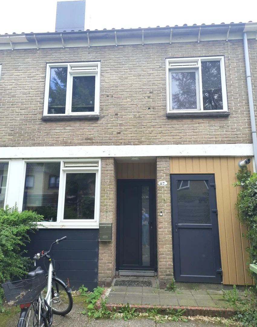 Student-friendly room in  with modern amenities