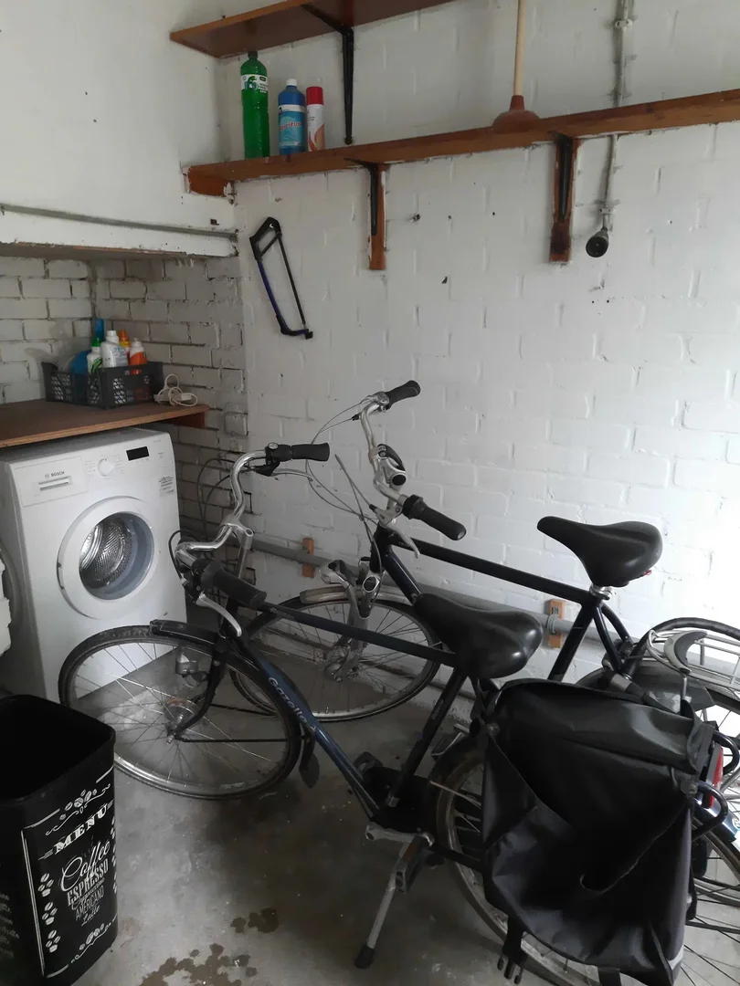 Economical student room with convenient location in 