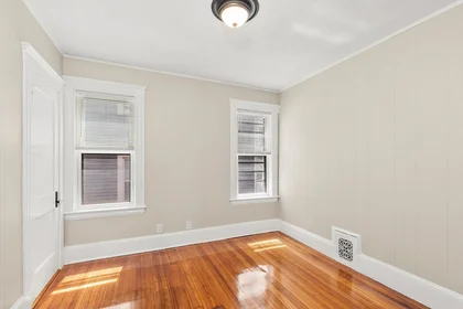 Logement entier en résidence à 79, Nelson St., Unit 1, Dorchester, Boston, MA, 02124, image 2 de 27