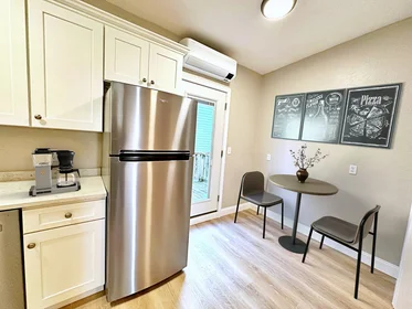 Logement entier en résidence à 89, Cottage St., Unit 2, East Boston, Boston, MA, 02128, image 17 de 19