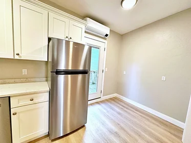 Logement entier en résidence à 89, Cottage St., Unit 2, East Boston, Boston, MA, 02128, image 4 de 19