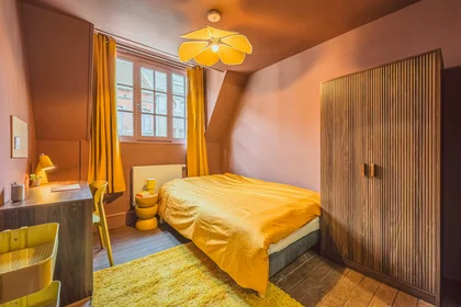 Quarto para alugar ao mês em {area}