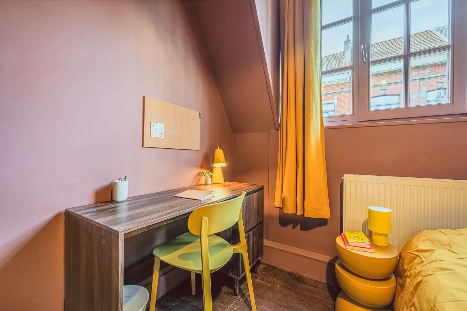Quarto de estudante económico com localização conveniente em 