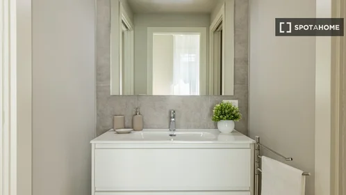 Entire apartment at Via Ambrogio Binda, image 15 of 19
