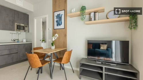 Entire apartment at Via Ambrogio Binda, image 8 of 19