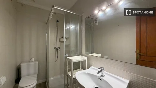 Private room at Carrer d'Indalecio Prieto, image 6 of 17
