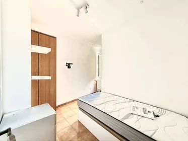 Private room at Carrer d'Indalecio Prieto, image 1 of 17