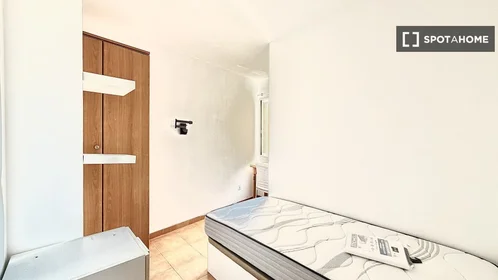 Private room at Carrer d'Indalecio Prieto, image 2 of 17
