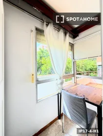 Private room at Carrer d'Indalecio Prieto, image 11 of 17