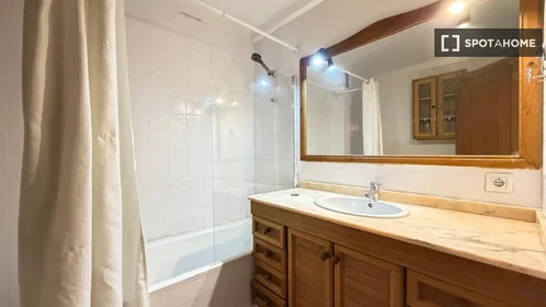 Private room at Carrer d'Indalecio Prieto, image 4 of 17