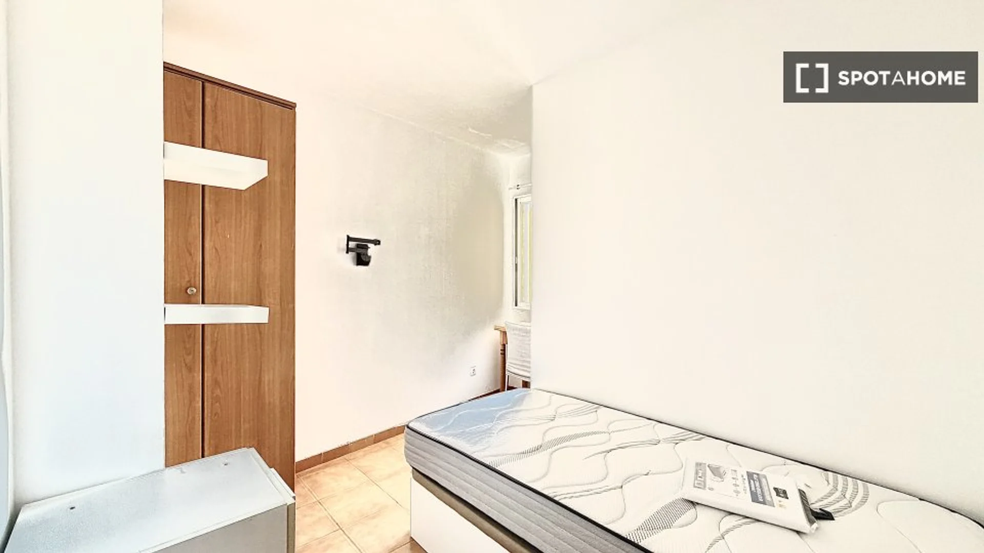 Student-friendly room in  with modern amenities