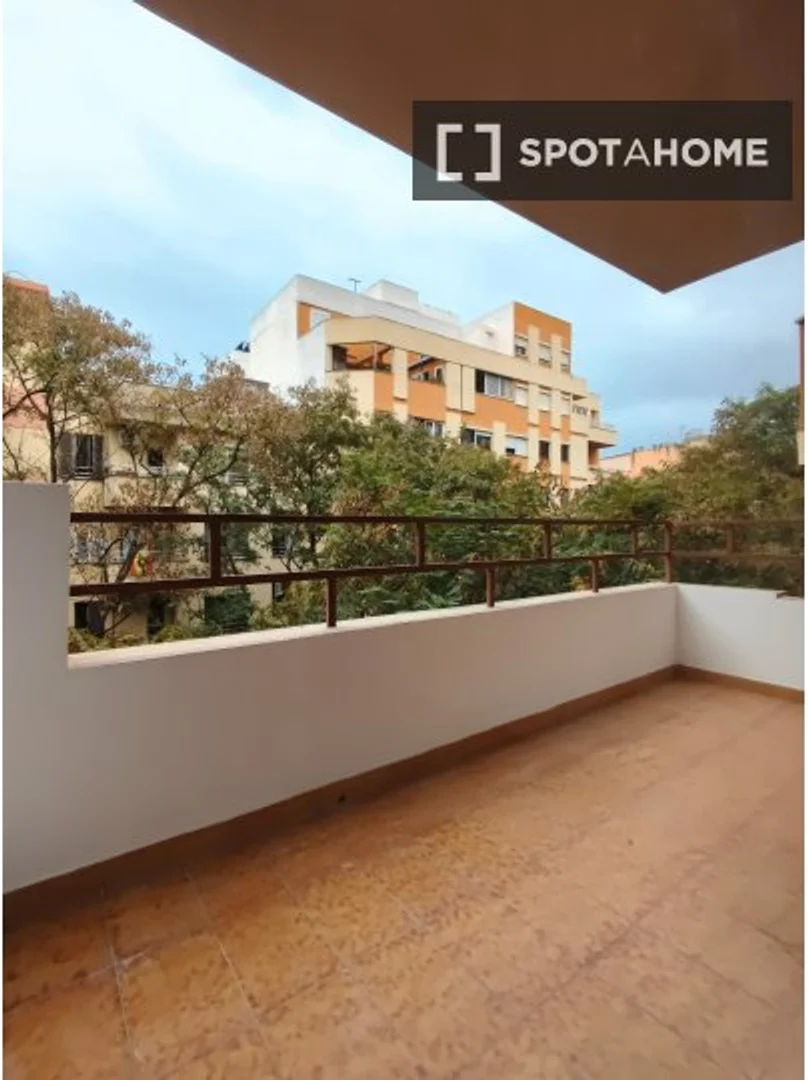 Student-friendly room in  with modern amenities