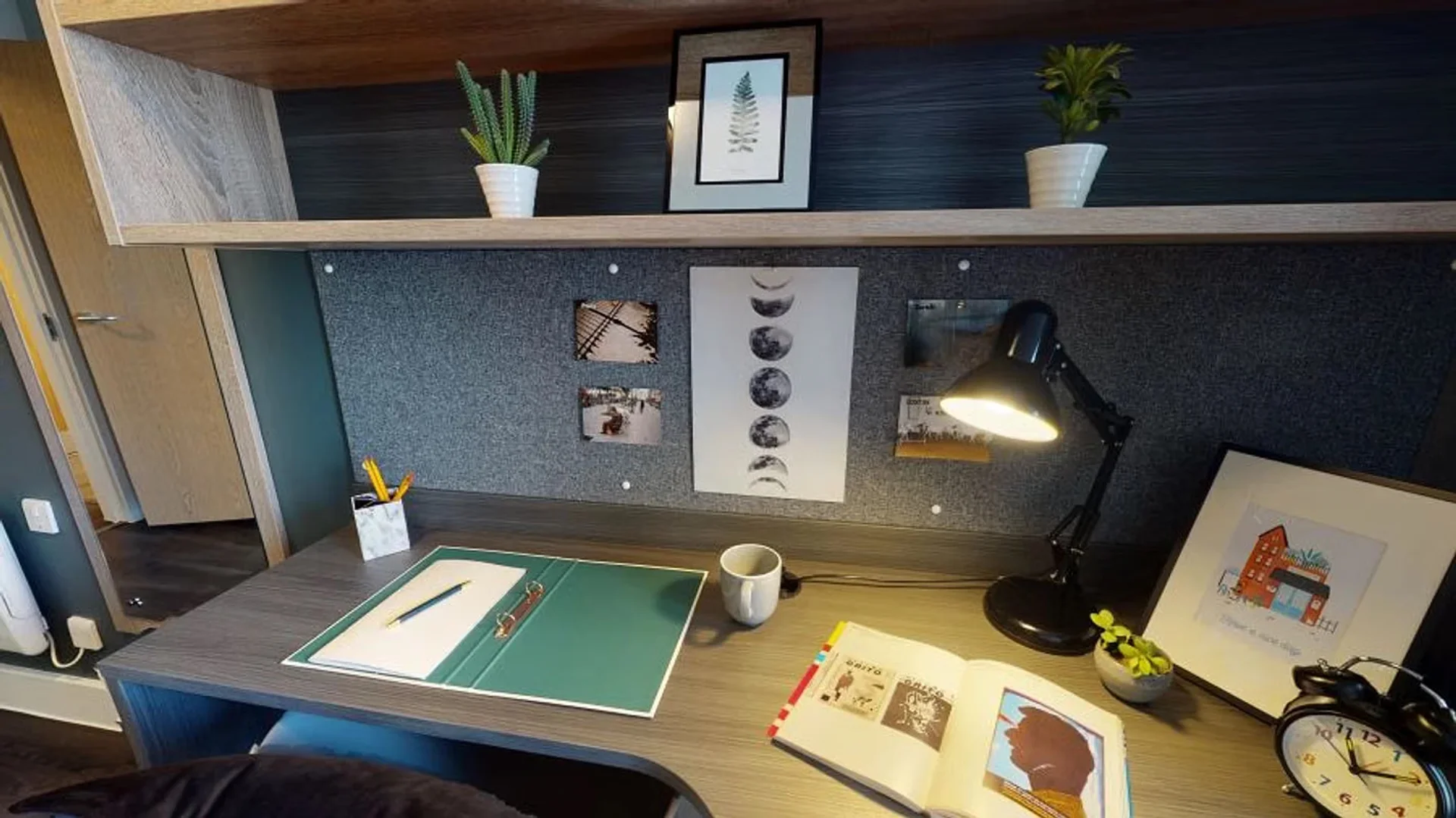 Quarto para alugar em apartamento de estudantes em , totalmente mobilado