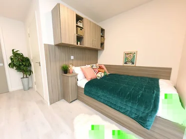 Tani pokój prywatny w {area}