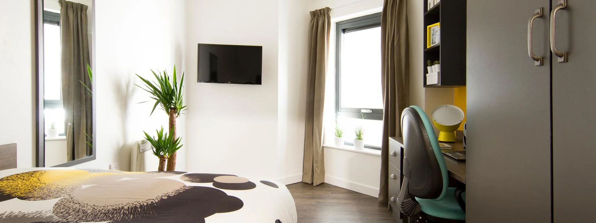 39 Cobourg St, Plymouth PL1 1SP, United Kingdom          