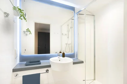 Private room in residence at 47 Kyle St, Glasgow G4 0JQ, United Kingdom, image 17 of 19