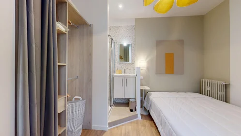 Private room at 31 bis Rue Michel-Ange, 06000 Nice, image 14 of 17