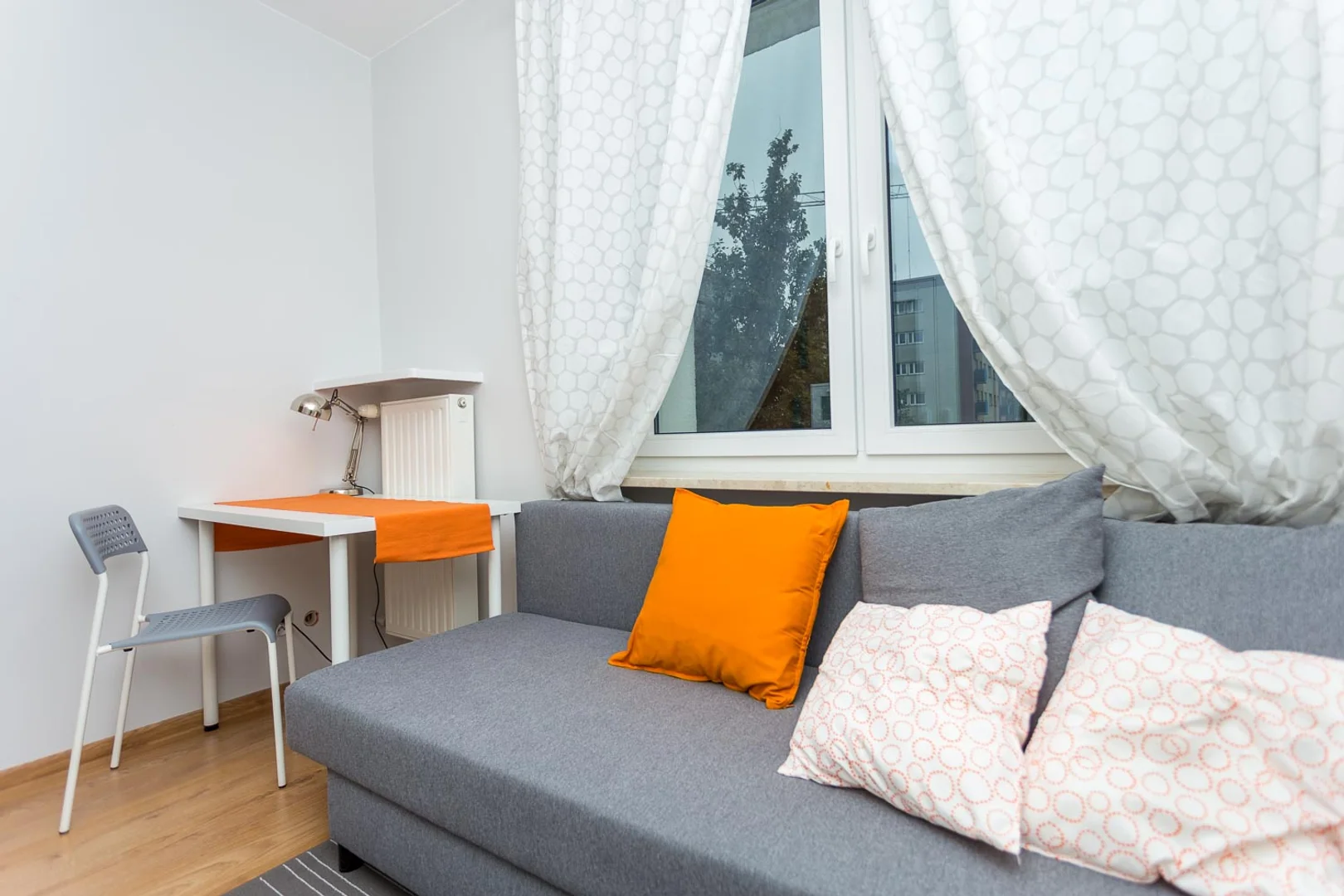 Helles und luftiges Studentenzimmer mit einfachem Zugang zur Universität in 