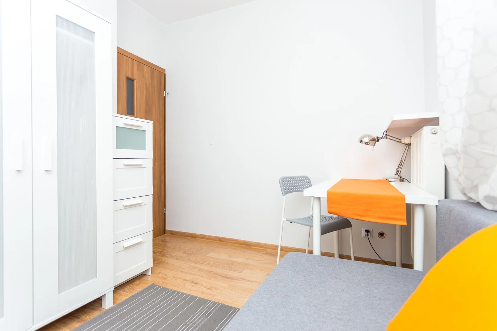 Helles und luftiges Studentenzimmer mit einfachem Zugang zur Universität in 