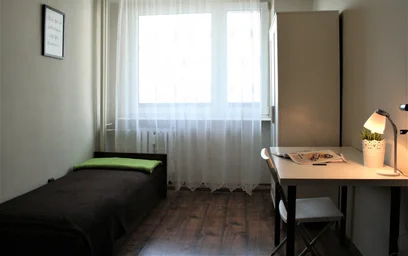 Habitación en alquiler con cama doble {area}