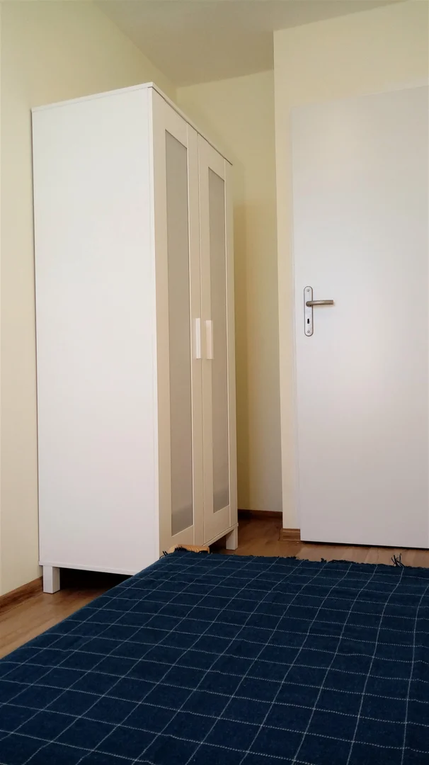  bölgesinde uygun konuma sahip ekonomik öğrenci odası