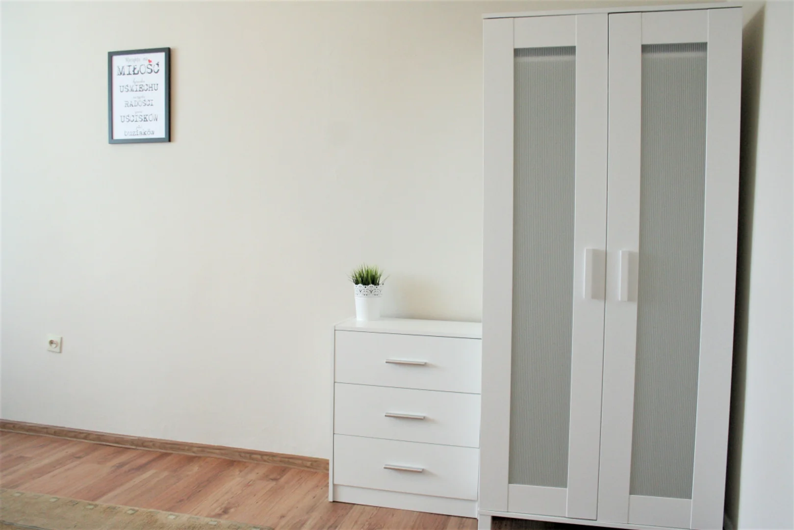 'de öğrenci dairesinde, tamamen mobilyalı kiralık oda