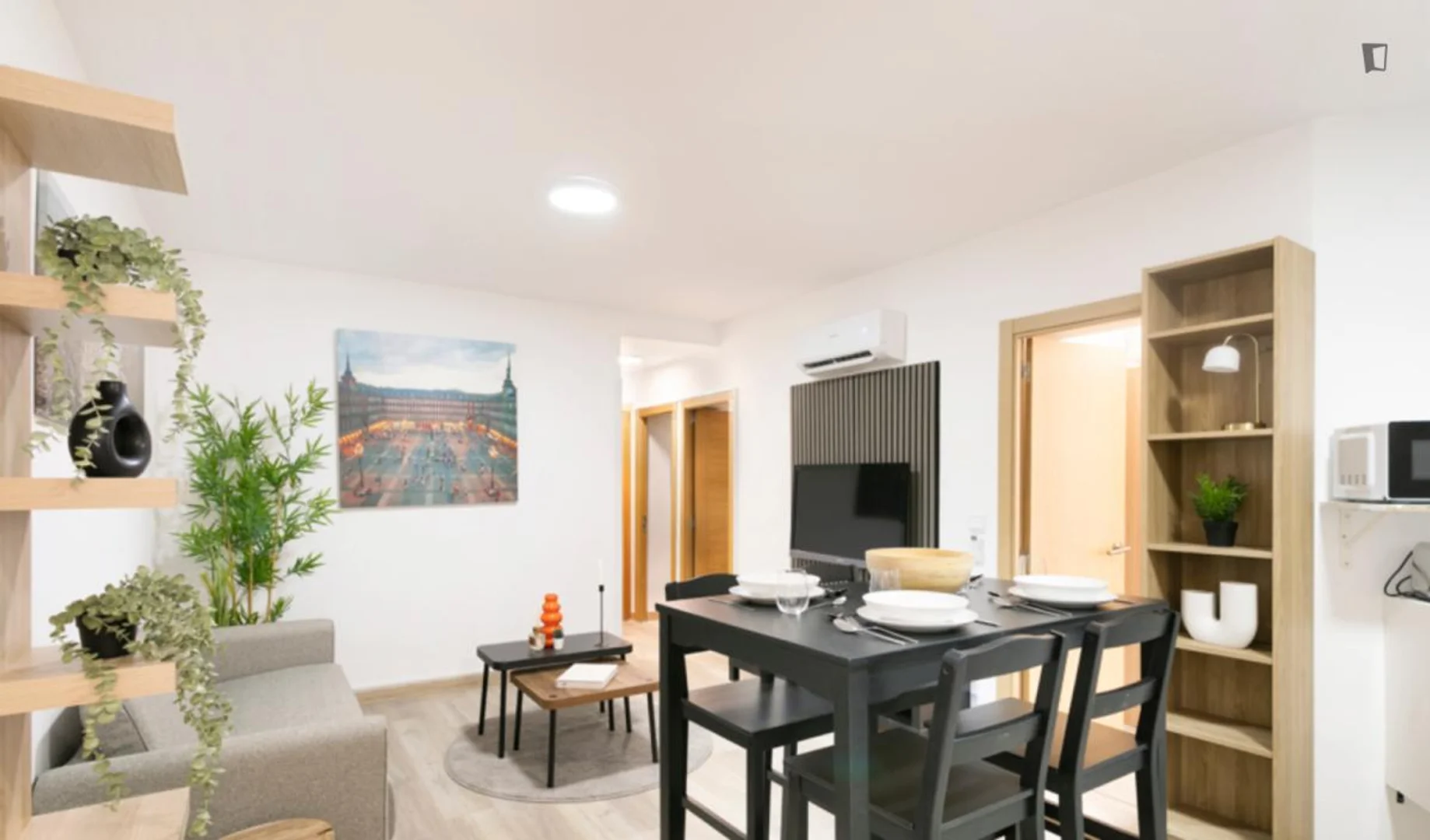 Habitación estudiantil amplia y cómoda en