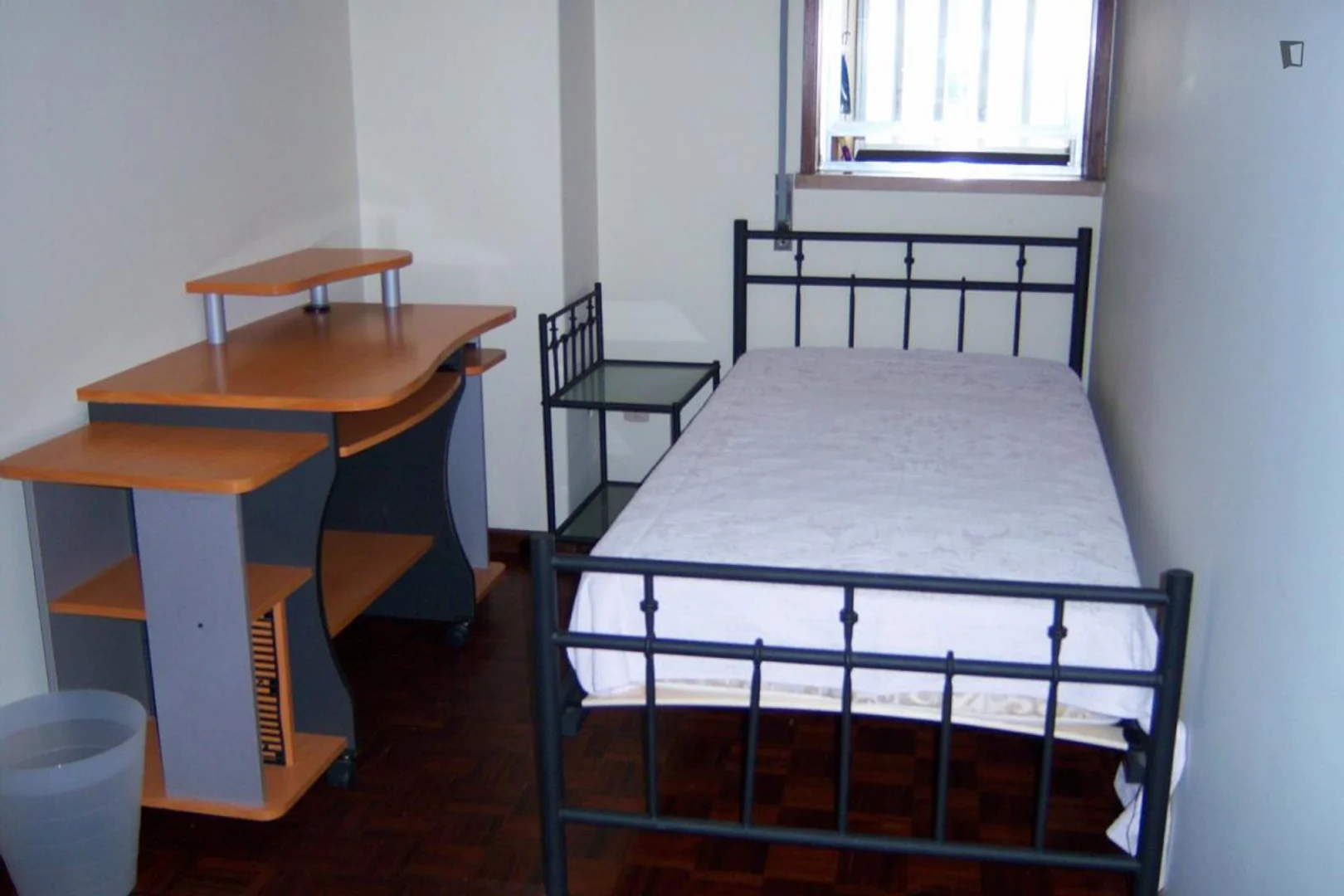 Habitación estudiantil económica cerca del campus en 