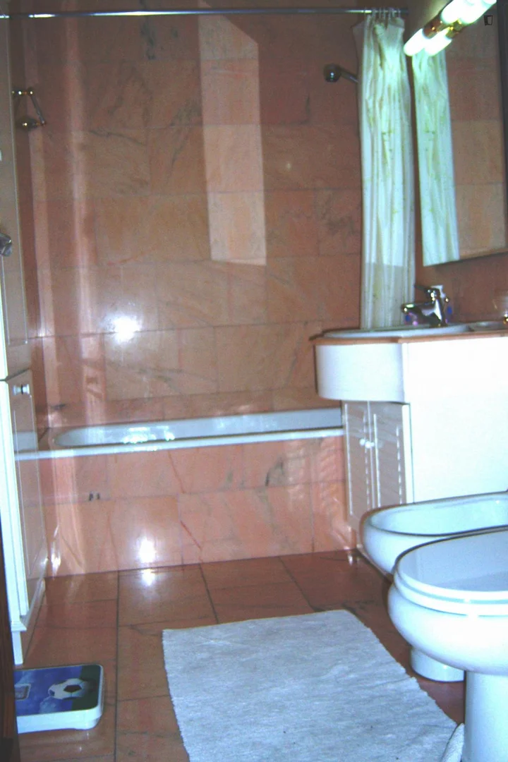 Habitación para estudiantes en  con área de estudio y facilidades compartidas