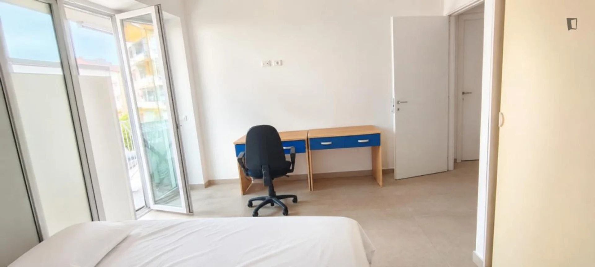 bölgesinde konforlu ve ferah öğrenci odası