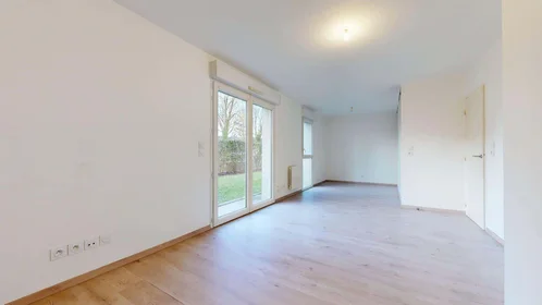 Dairenin tamamı konumu 6 Rue de Koufra, 44300 Nantes, France, 2 16 görüntüsü