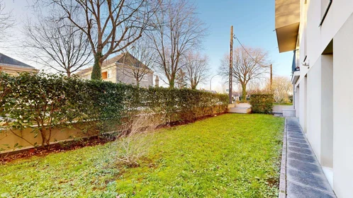 Dairenin tamamı konumu 6 Rue de Koufra, 44300 Nantes, France, 11 16 görüntüsü