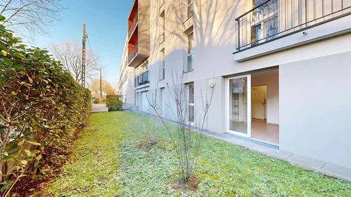 Dairenin tamamı konumu 6 Rue de Koufra, 44300 Nantes, France, 12 16 görüntüsü