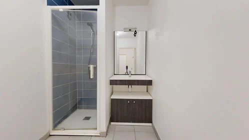 Dairenin tamamı konumu 6 Rue de Koufra, 44300 Nantes, France, 13 16 görüntüsü