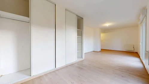 Dairenin tamamı konumu 6 Rue de Koufra, 44300 Nantes, France, 3 16 görüntüsü