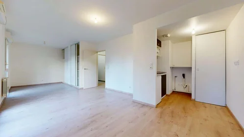 Dairenin tamamı konumu 6 Rue de Koufra, 44300 Nantes, France, 4 16 görüntüsü